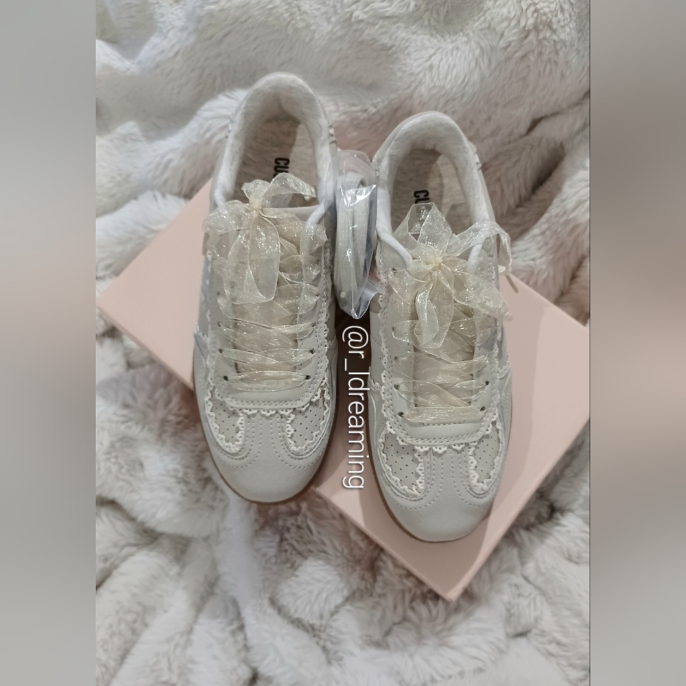 NIB Cushionaire Belinda Casual Sneakers Size 6.5W In Ivory W/ Extra Plain Laces - Picture 12 of 12